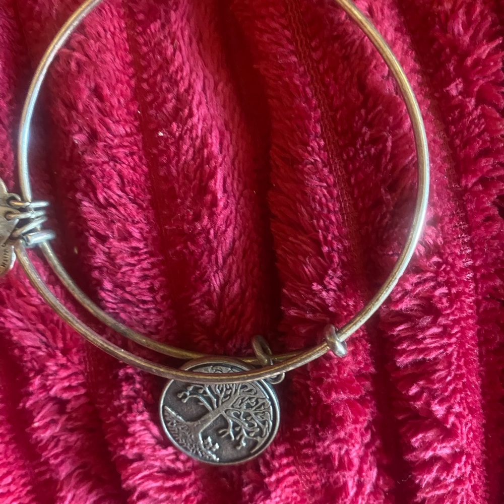 Alex & Annie Silver Tree Charm Bangle vintage Bracelet